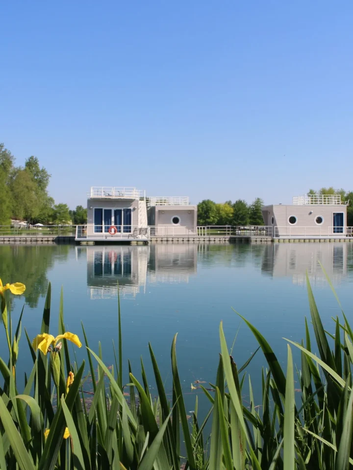 Le case galleggianti del family hotel la sirenetta